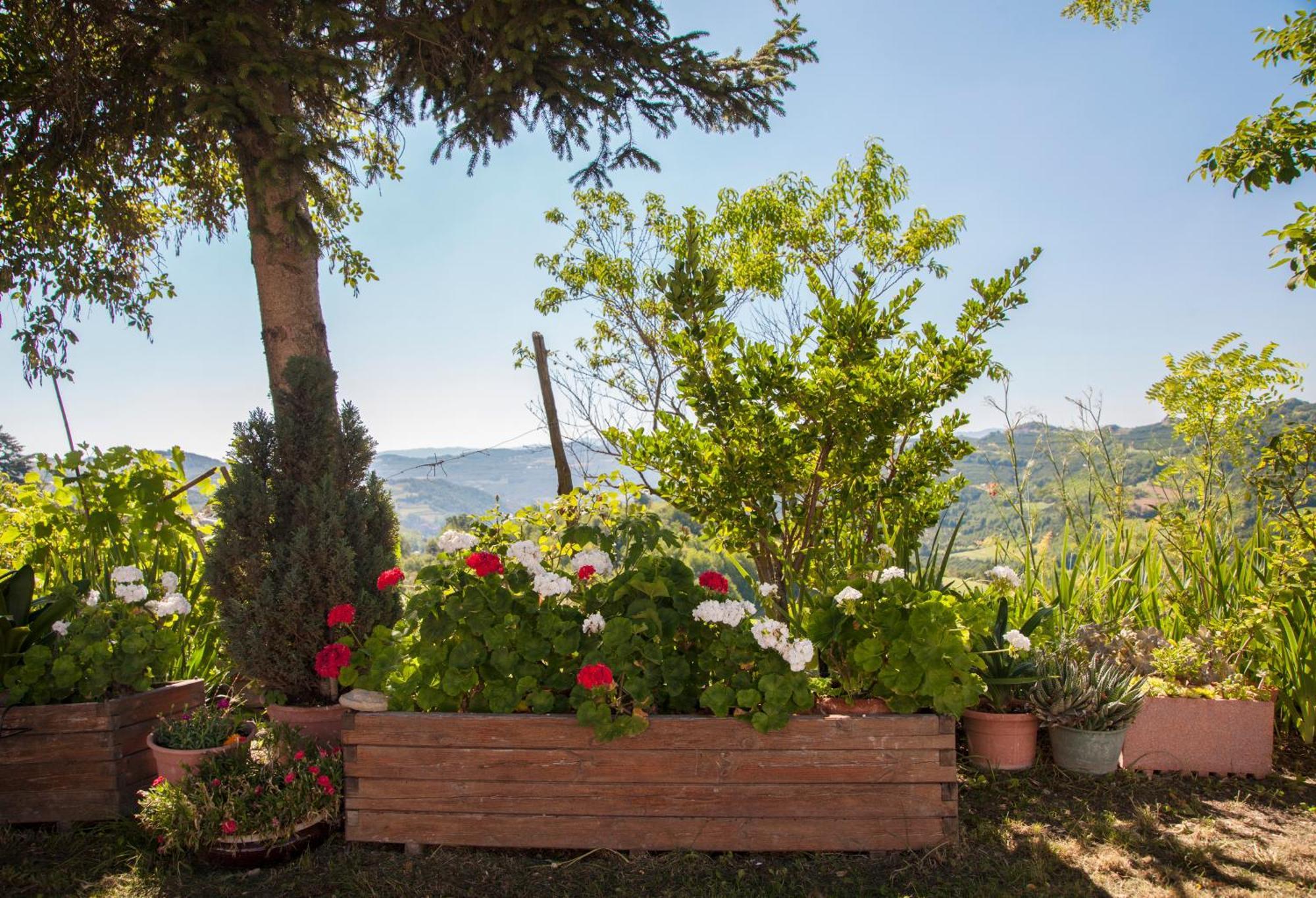 Moncrivel Rooms & Relax Benevello Екстериор снимка