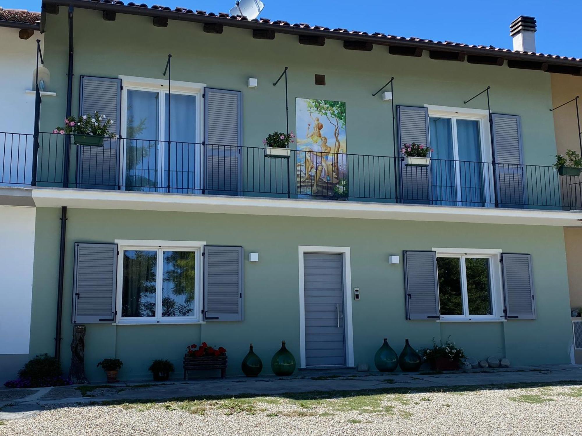Moncrivel Rooms & Relax Benevello Екстериор снимка